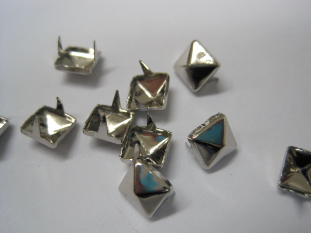 Metalne komponente-zakovice