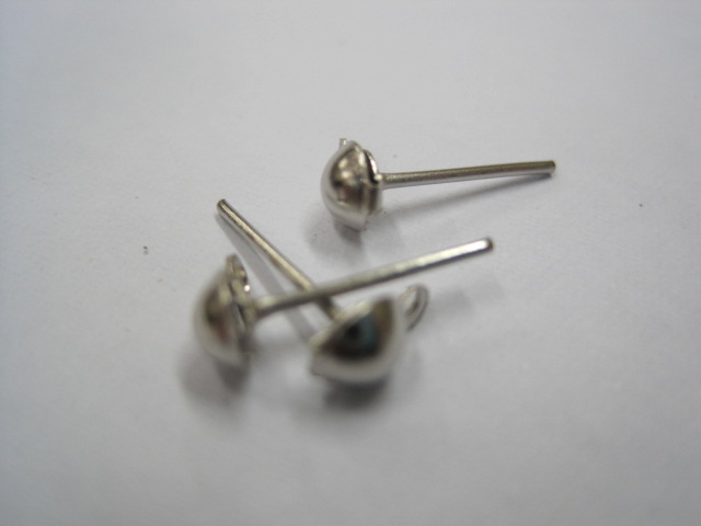 Metalne komponente-igle za uho