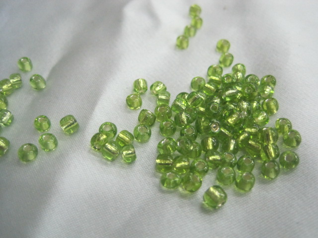 Staklene perlice-4mm